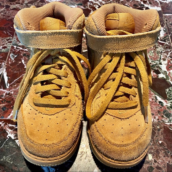 NICE KIDS NIKE Air Force ONE TAN BROWN SUEDE HIGH TOP SNEAKERS SHOES SIZE 1 GUC - Picture 2 of 10